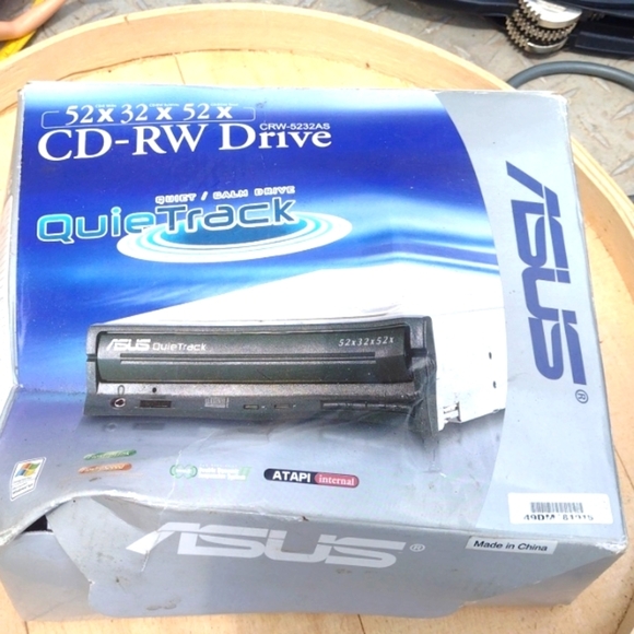 CD-RW Drive - Picture 1 of 4